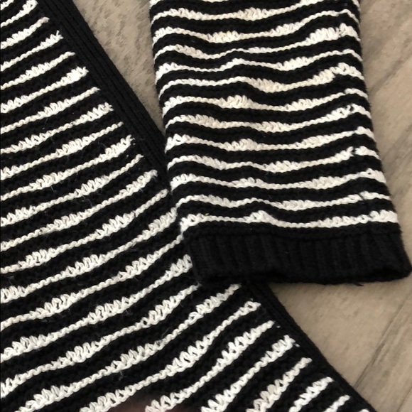 Calvin Klein sweater - Picture 3 of 7